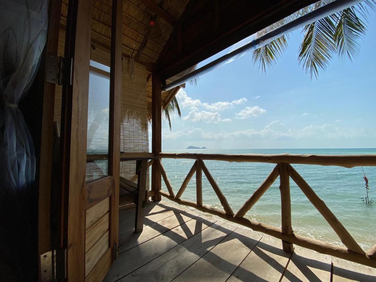 Castaway Beach Bungalows Сритану Екстериор снимка